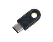 YubiKey 5C είναι φυσική συσκευή ασφαλείας ελέγχου ταυτότητας δύο παραγόντων που παρέχει ανώτερη άμυνα κατά του phishing, εξαλείφει τις υποκλοπές λογαριασμών USB-C, Lightning connection